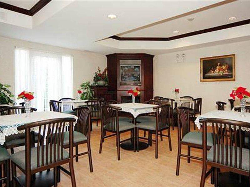 Comfort Suites Newark - Harrison Restoran fotoğraf