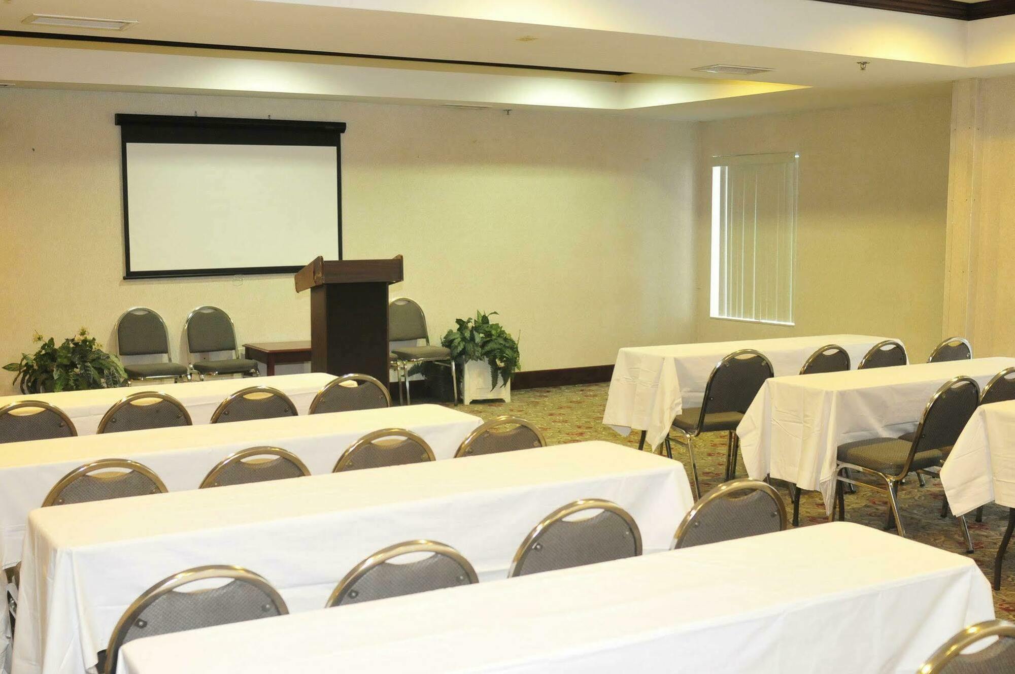 Comfort Suites Newark - Harrison Dış mekan fotoğraf